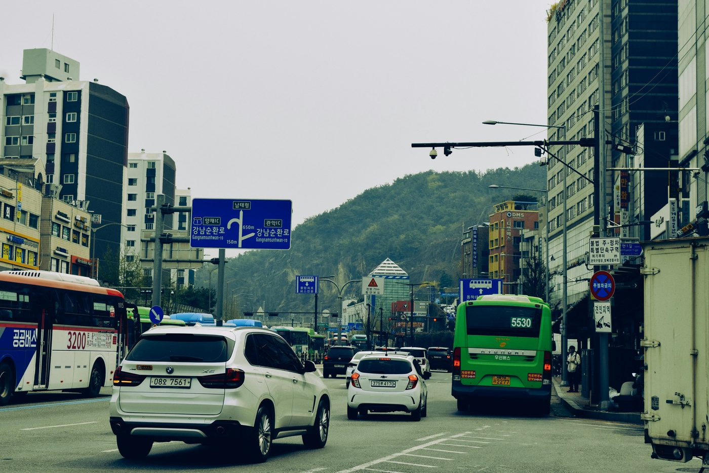 Korean road and driving environment